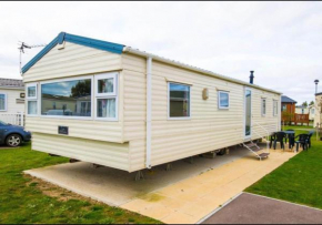 SBL70 - Camber Sands Holiday Park - Sleeps 8 - Close swimming pools and facilities - Private Parking